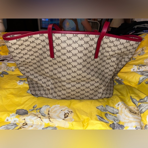 Large Michael Kors Tote Purse - Picture 4 of 15